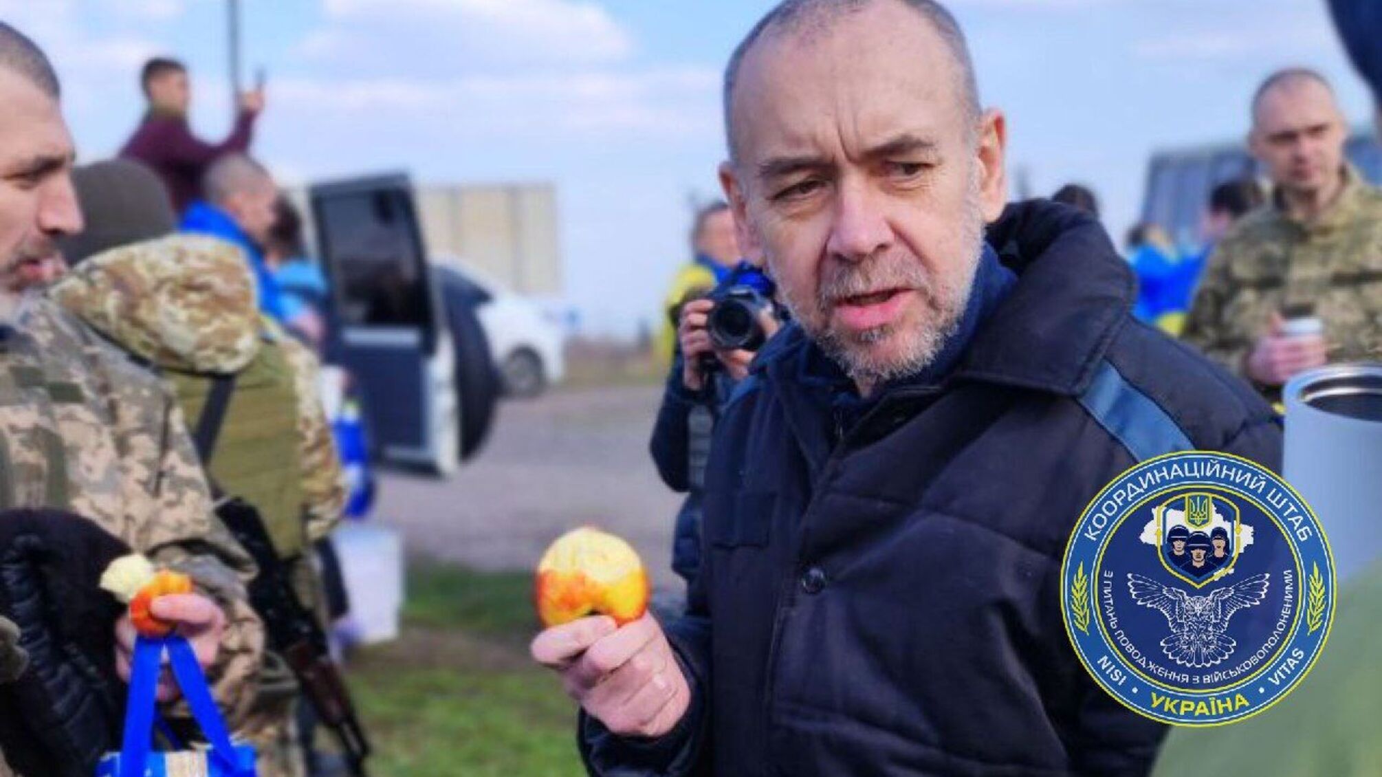 Обмен пленными: Ермак сообщил о 100 защитниках, вернувшихся в Украину (фото, видео)