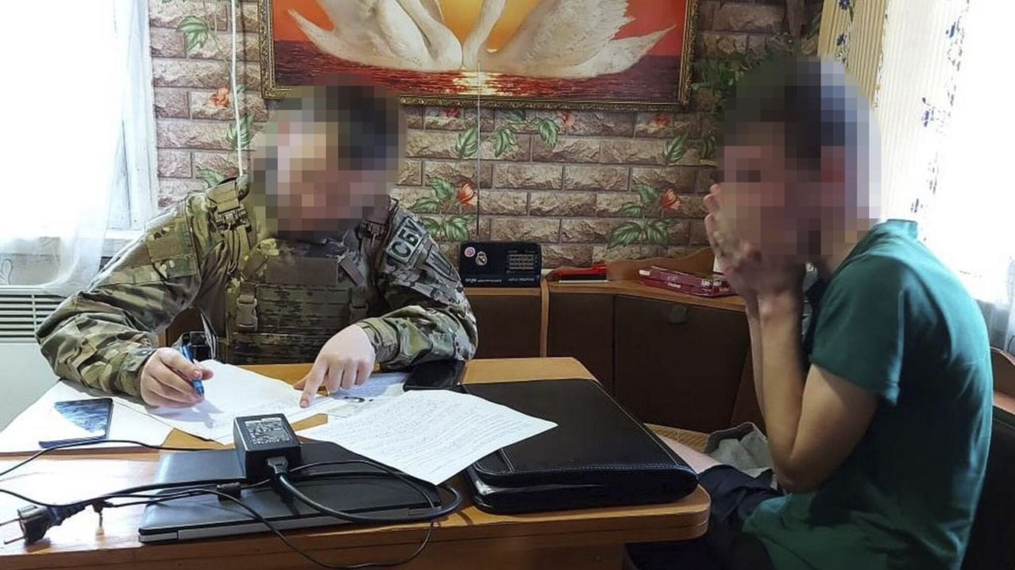 'Сдавали' врагу блокпосты и позиции ВСУ: на Харьковщине задержали пару агентов рф (фото)