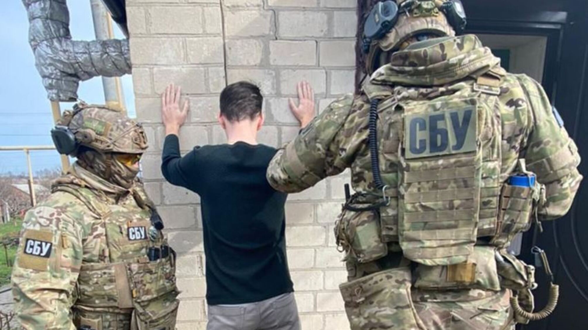 Помогали гражданам рф 'легализоваться' в Украине: СБУ разоблачила группу дельцов в Запорожье