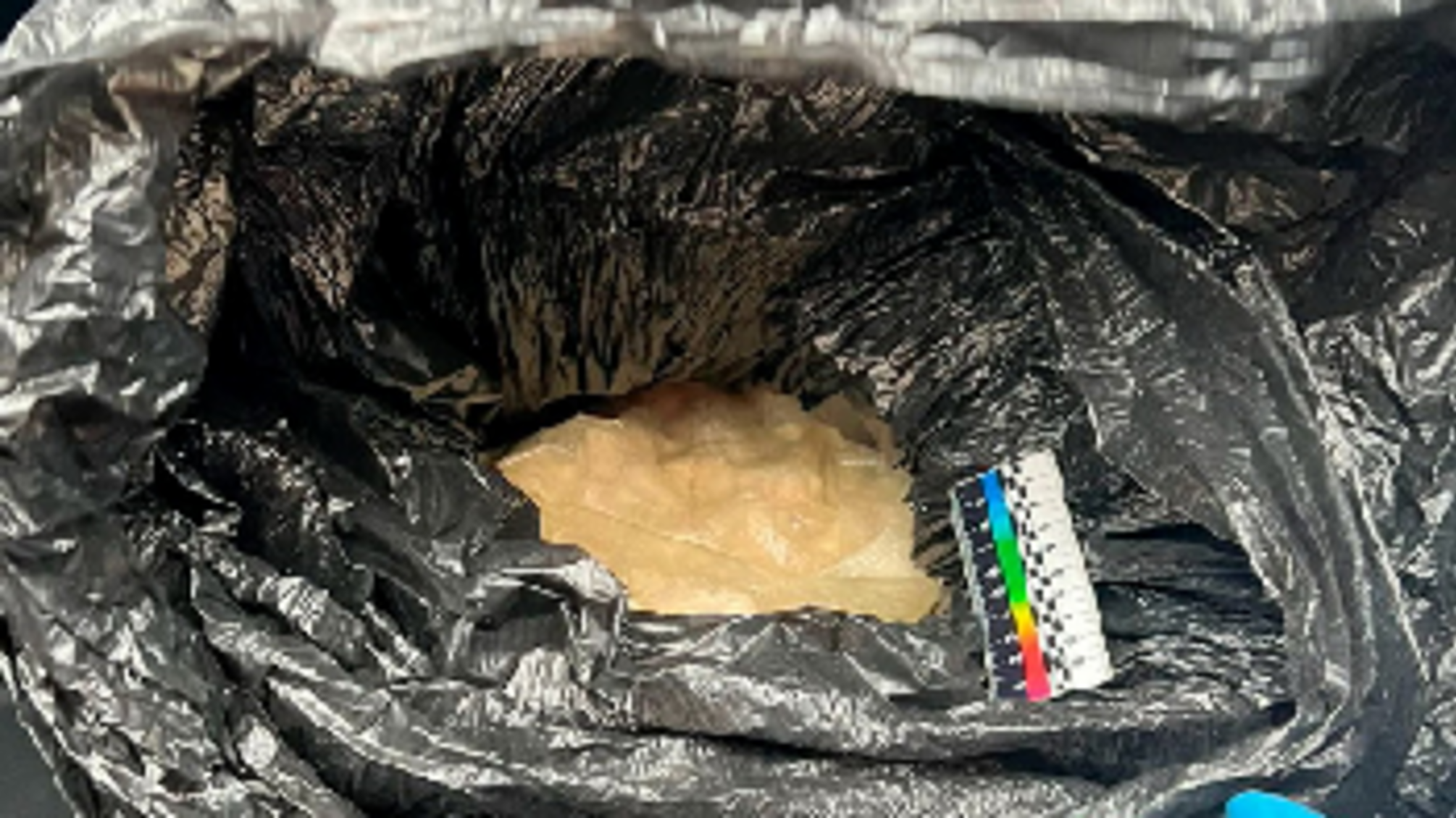 Планував організувати переправлення психотропів до рф через кордон на Сумщині: повідомлено про підозру експравоохоронцю