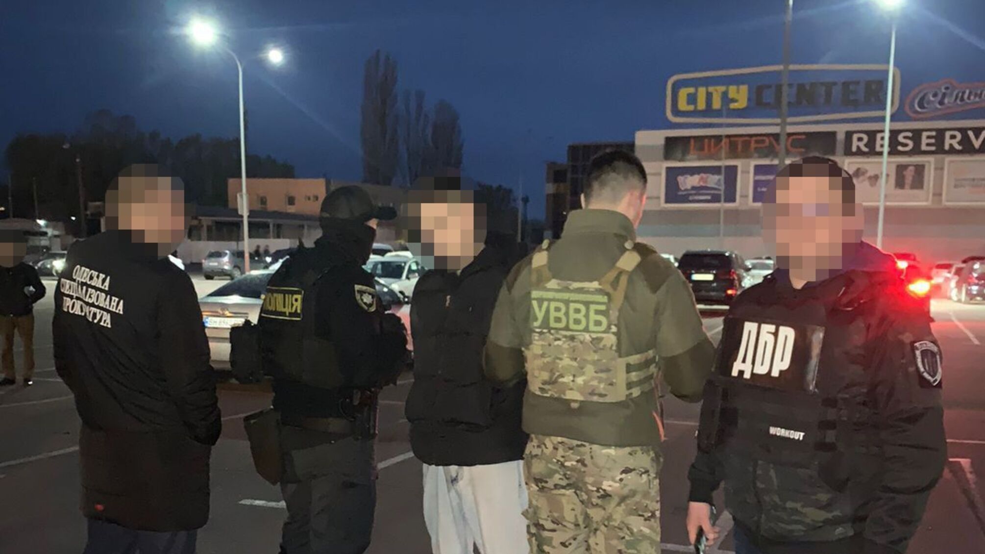 Продавав зброю криміналітету: на Одещині викрили правоохоронця