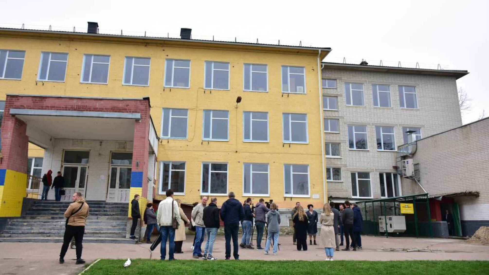 Після 4 прямих 'прильотів': у Чернігові відбудовують одну з найбільших шкіл (подробиці)