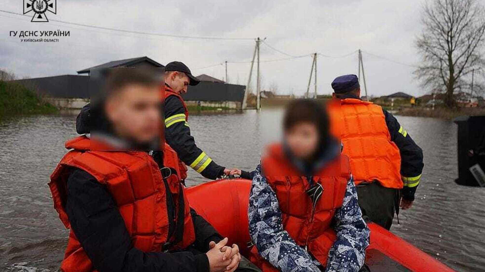 Повінь в Україні: підтоплення зачепило п'ять областей, людям підвозять воду та харчі (фото) 