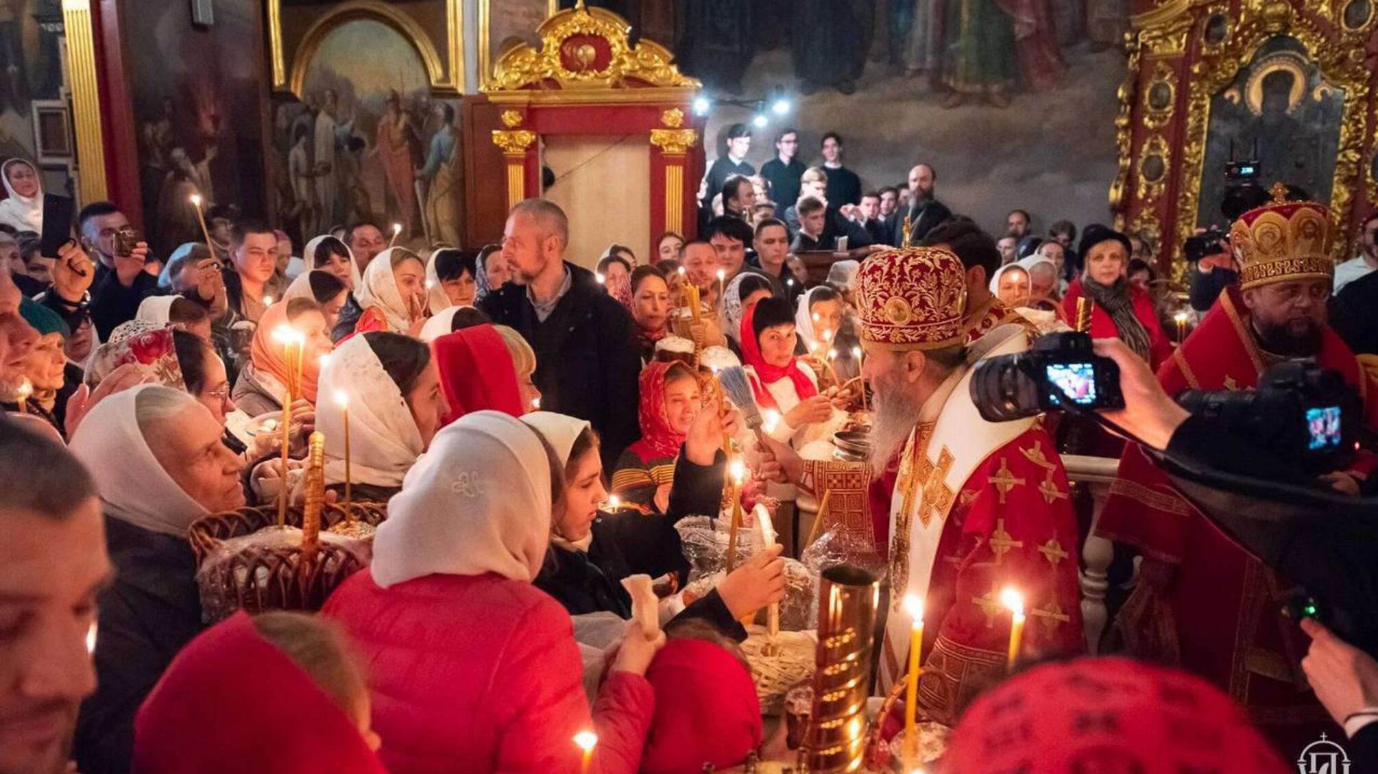 Благодатний вогонь у храмі в місті Луцьк