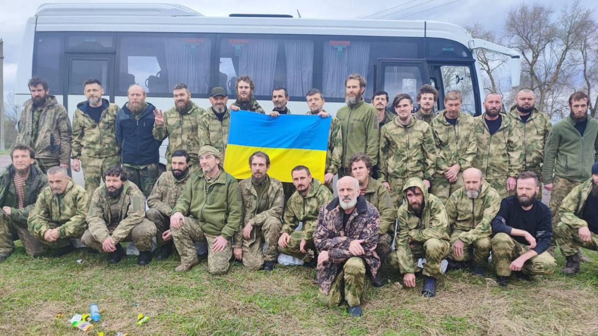 На Пасху 130 украинских пленников вернулись из российского плена (фото)