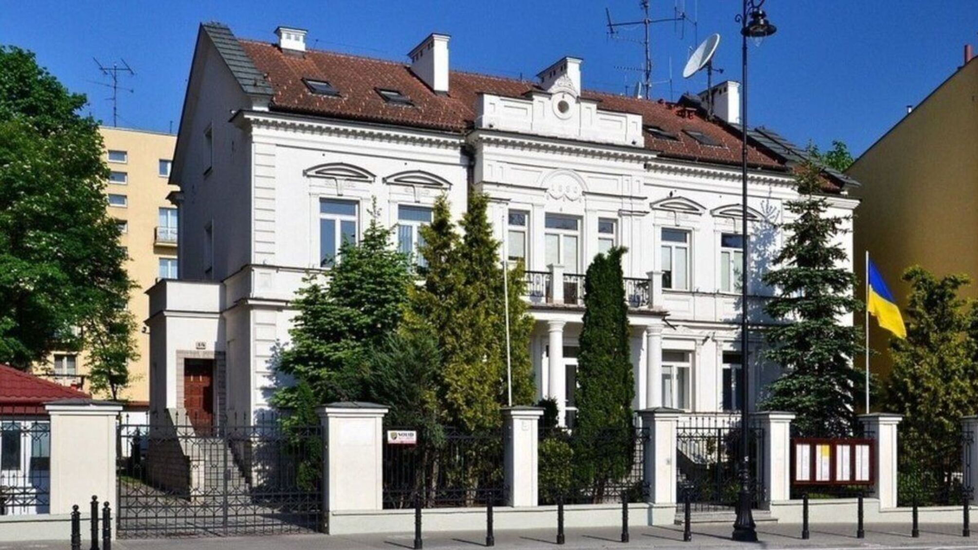 Чоловік підпалив себе навпроти українського консульства в Кракові
