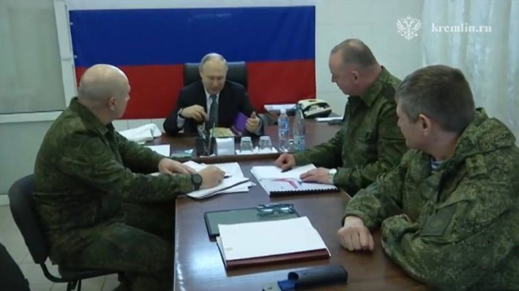 Попрощаться: Путин приехал на оккупированную Херсонщину - там ВСУ прогнозируют 'жест доброй воли' РФ
