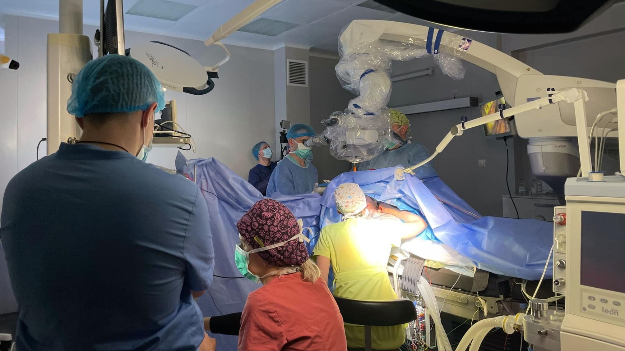 Сверхсложная операция на мозге длилась семь часов