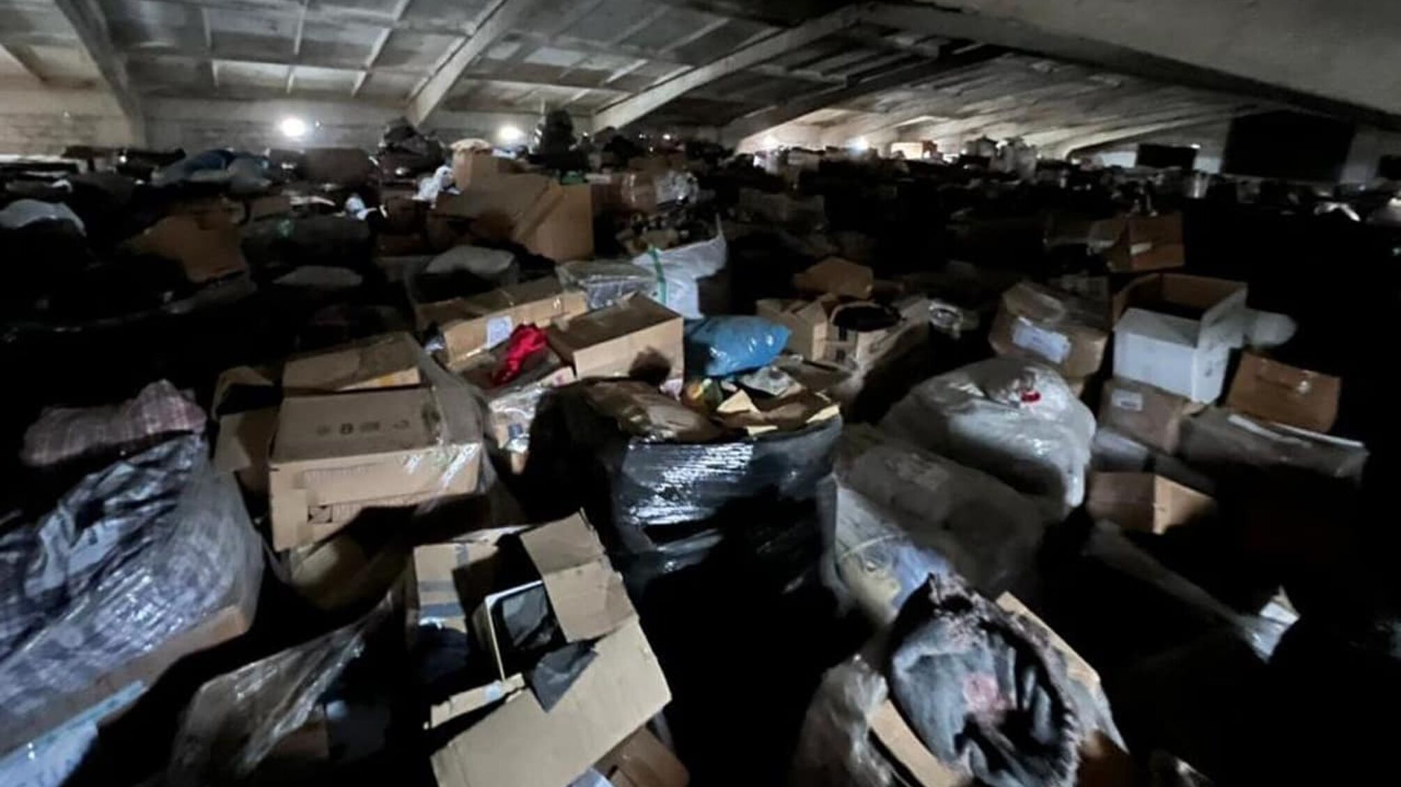 Во Львовской области найден нелегальный склад гуманитарной помощи (фото)