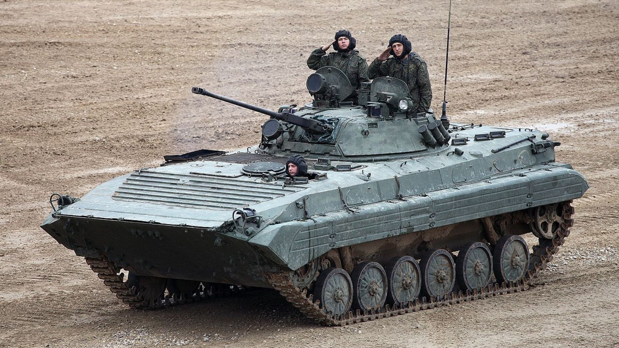 'Горить, палає техніка ворожа': українські десантники показали знищення російської БМП-2 (відео)