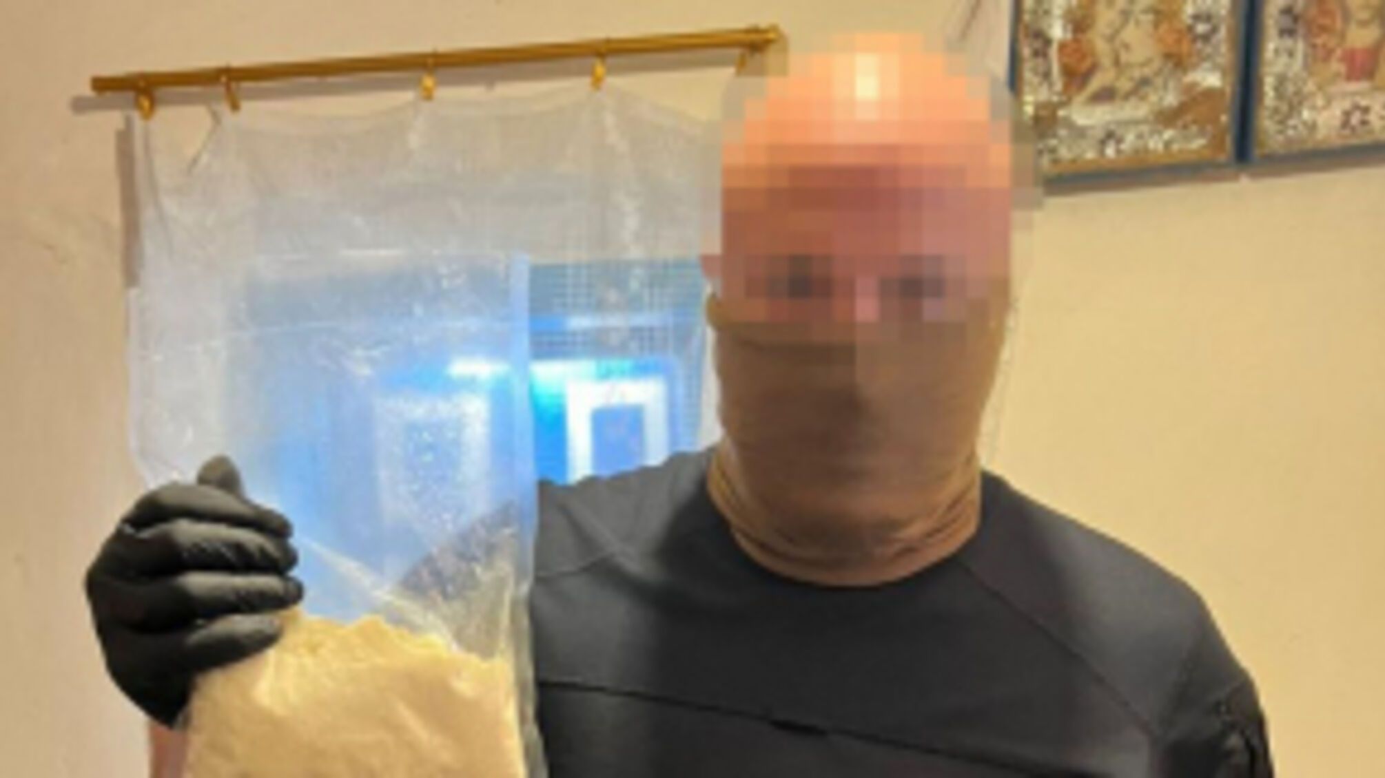 ДБР схопило наркоторговців, які могли підірвати боєготовність військових