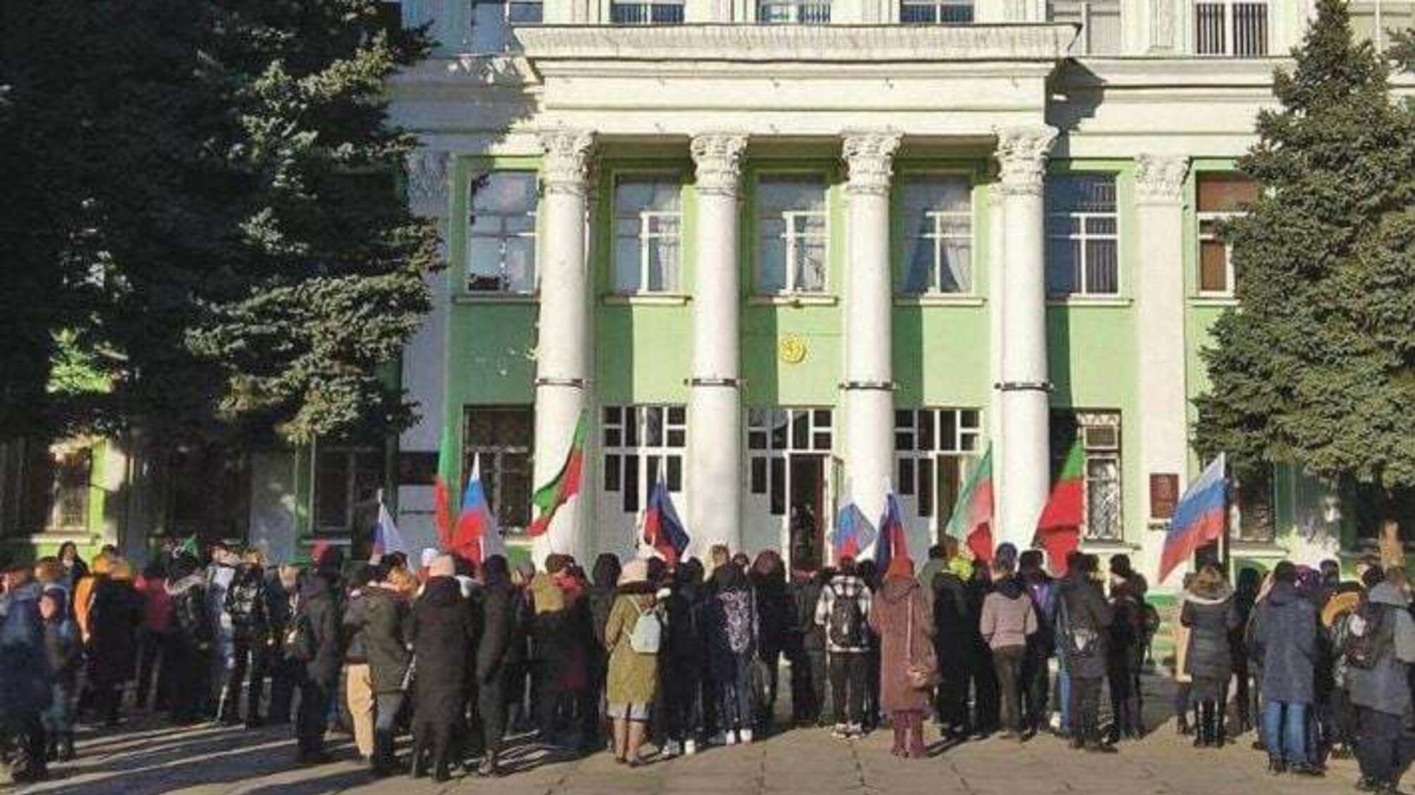 В Мелитополе врачам и преподавателям перестали платить больничные и зарплату – что известно