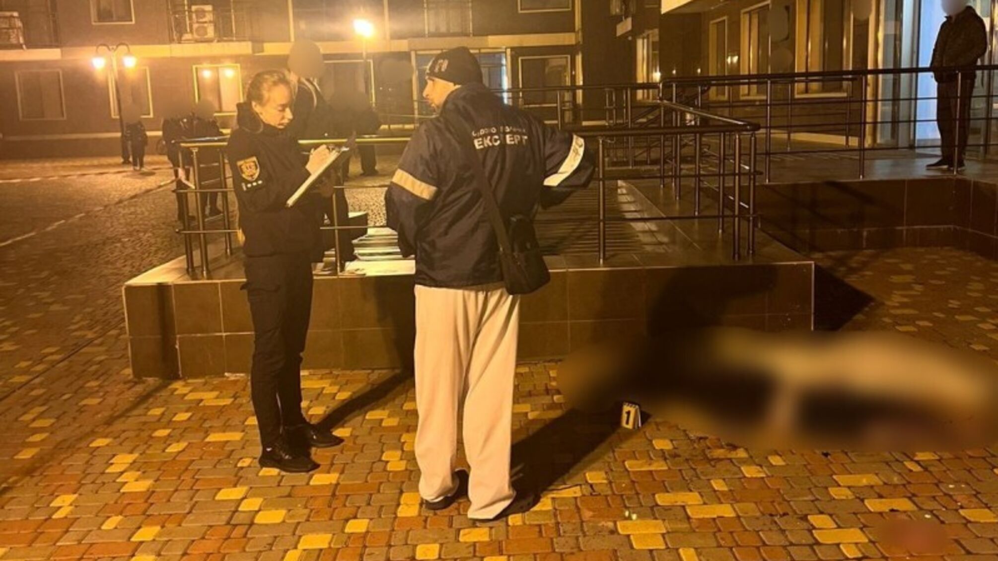 в Одессе мать с ребенком выпала с балкона