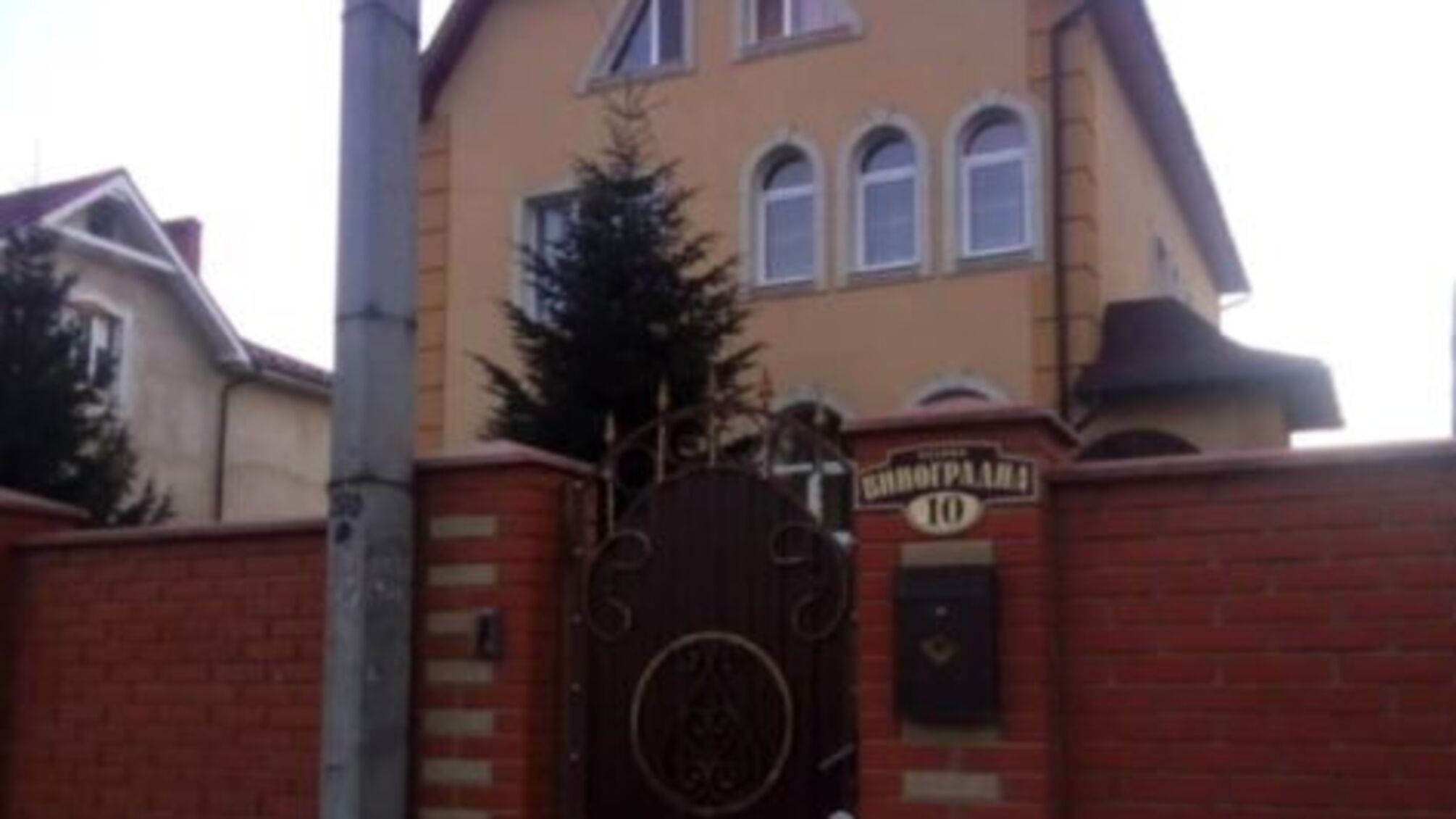 На Прикарпатті УПЦ МП виставила на продаж свою резиденцію