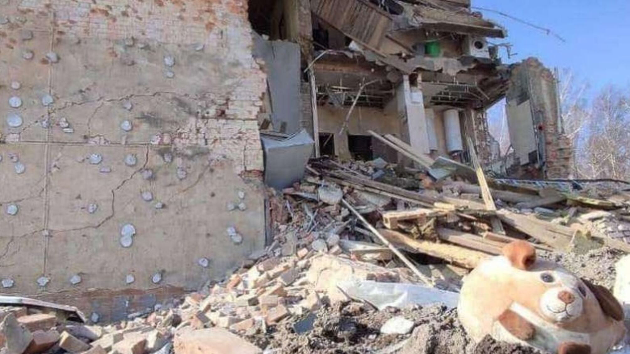 В Бердичеве разрушенный дом снесут, где будут проживать семьи - неизвестно