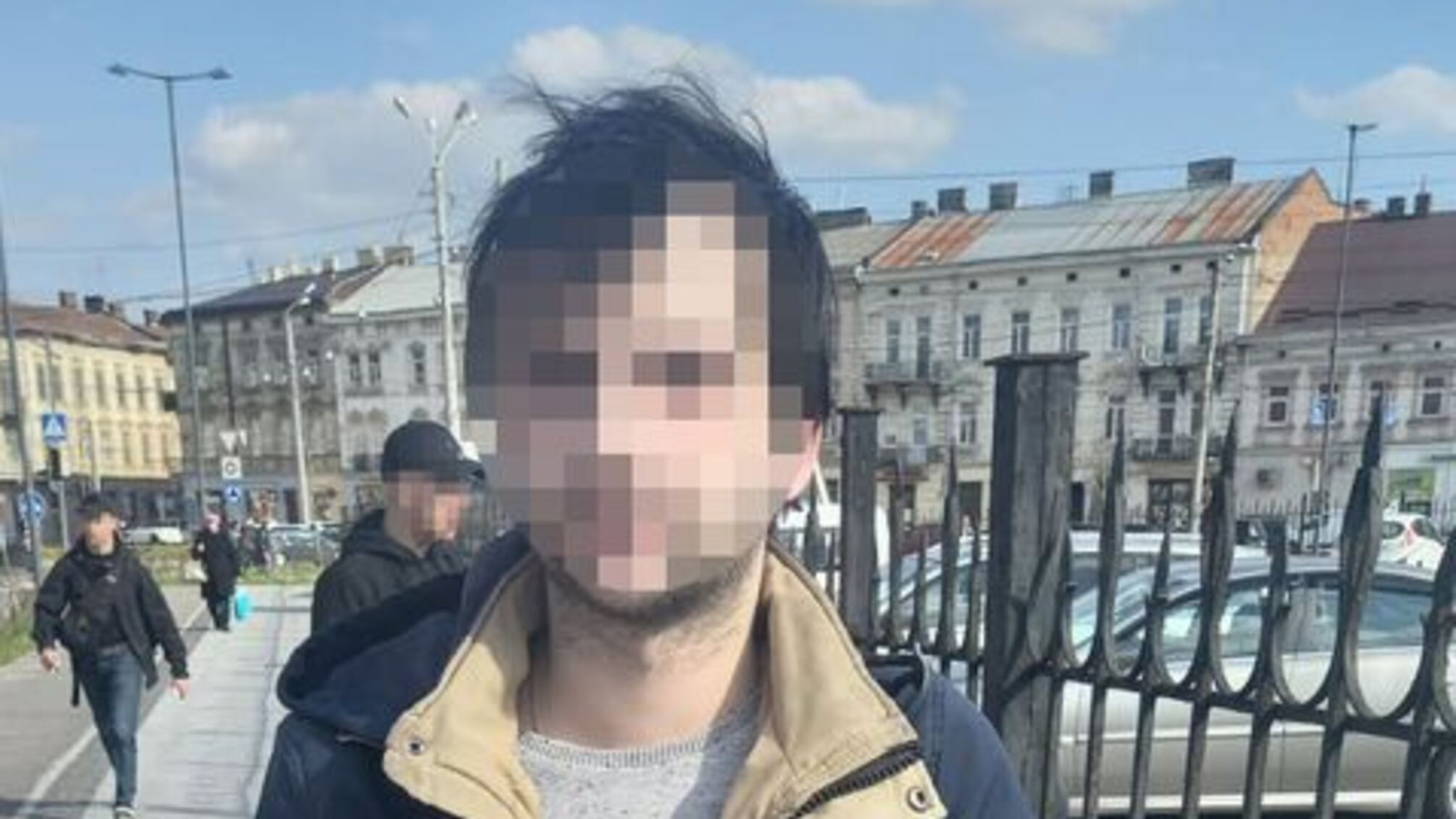 Видурив у пенсіонера двадцять тисяч доларів США: поліцейські затримали шахрая зі Львова