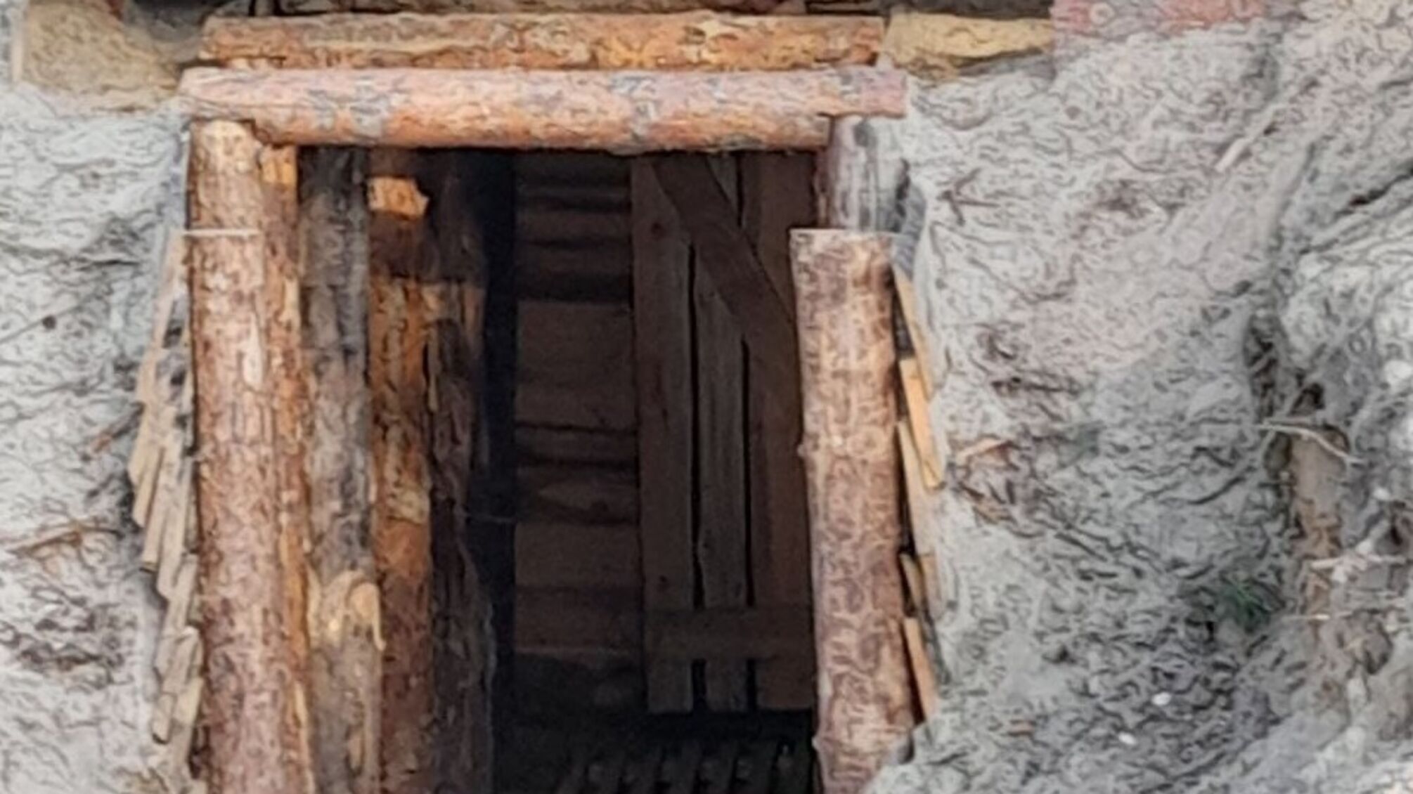 В Десне на Черниговщине общественность возмущена из-за несоответствующих требованиям бомбоубежищ.