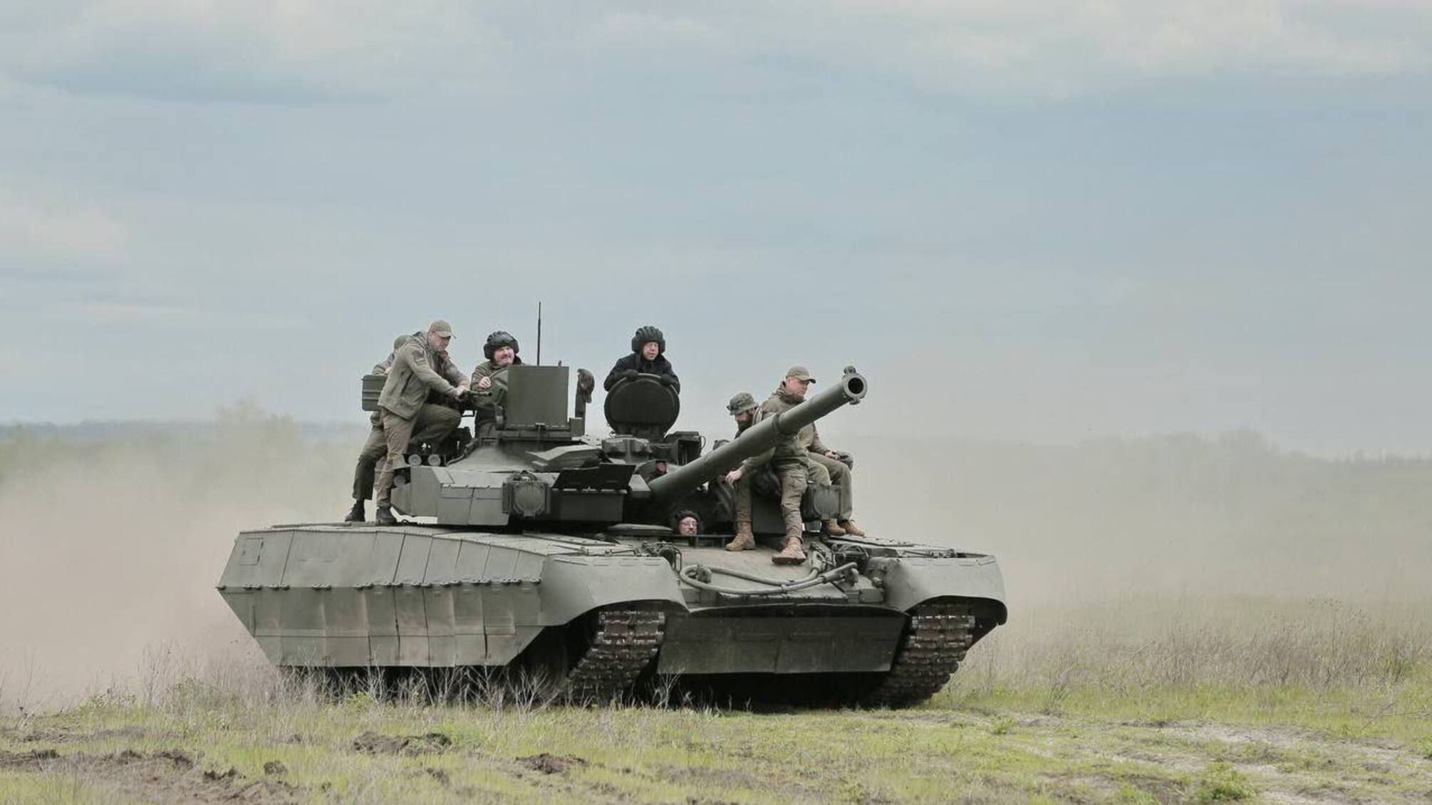Коллекция танков ВСУ растет: минобороны закажет у 'Укроборонпрома' 'Оплоты' (детали)