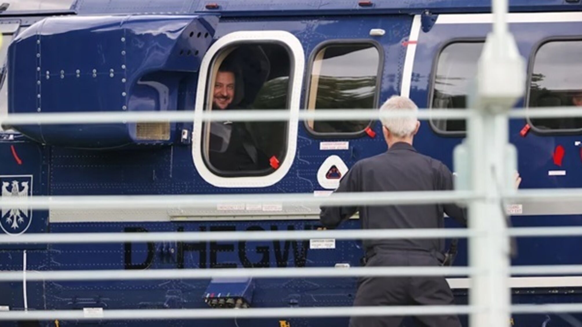 Офицер Германии вернул Зеленскому его телефон