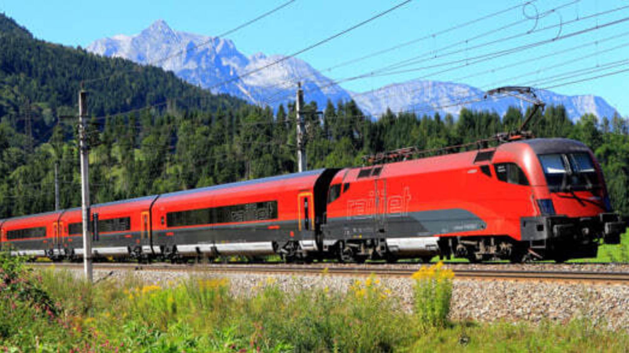 В австрийском поезде по громкоговорителю включили речь Гитлера