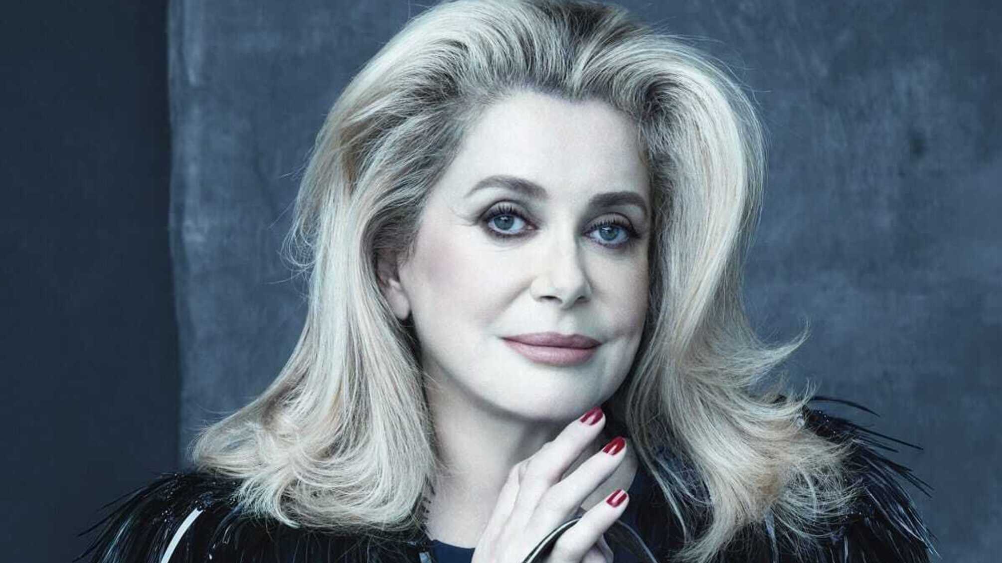 Катрин Денев зачитала стихотворение Леси Украины