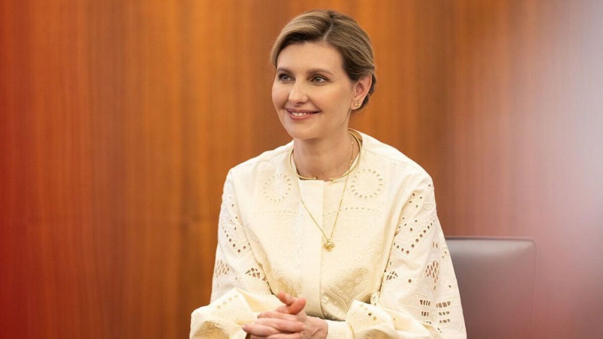 Перша леді замилувала новою вишиванкою у Південній Кореї