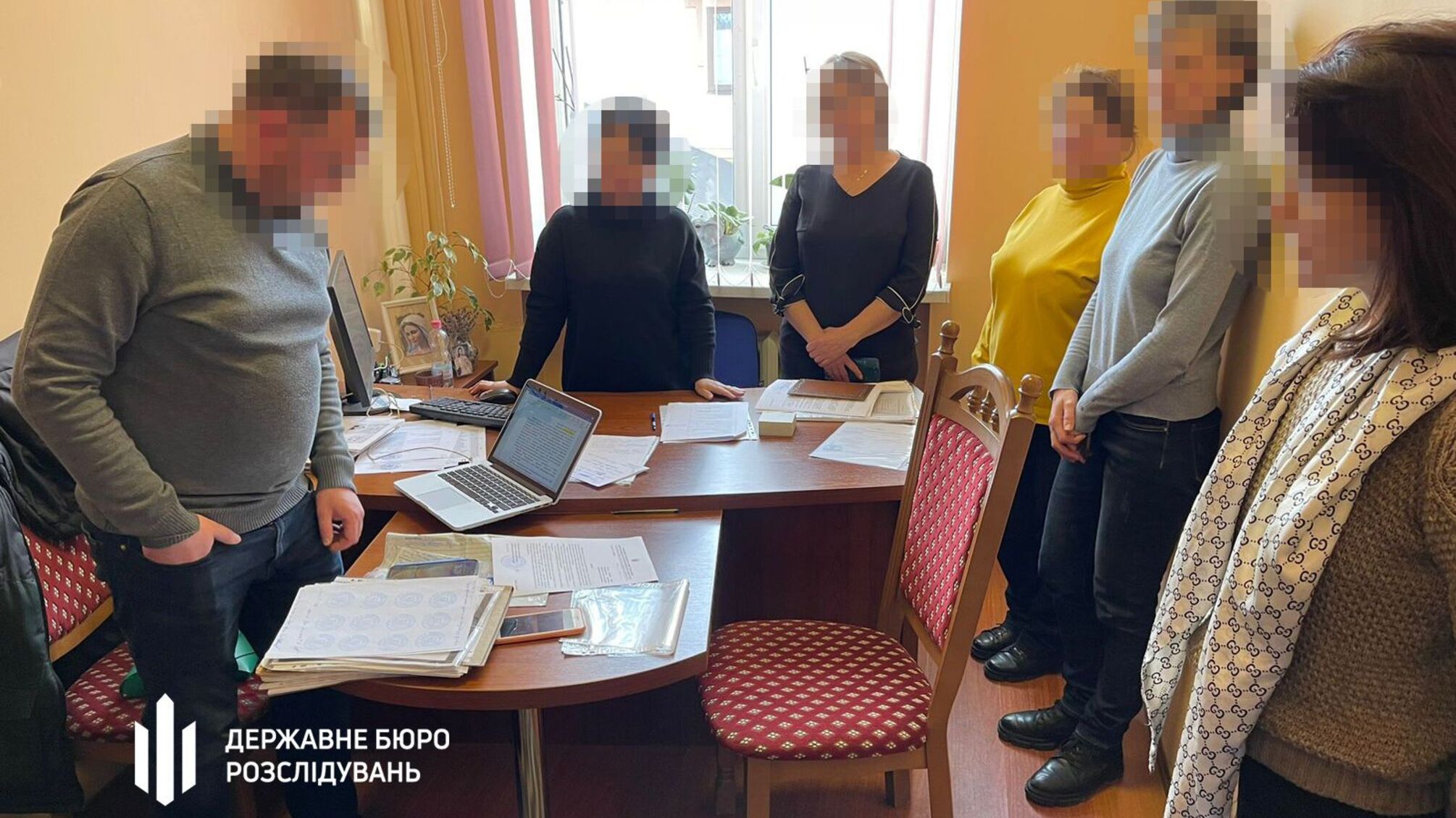 Переправлял призывников за границу: правоохранителя из Прикарпатья будут судить (фото)