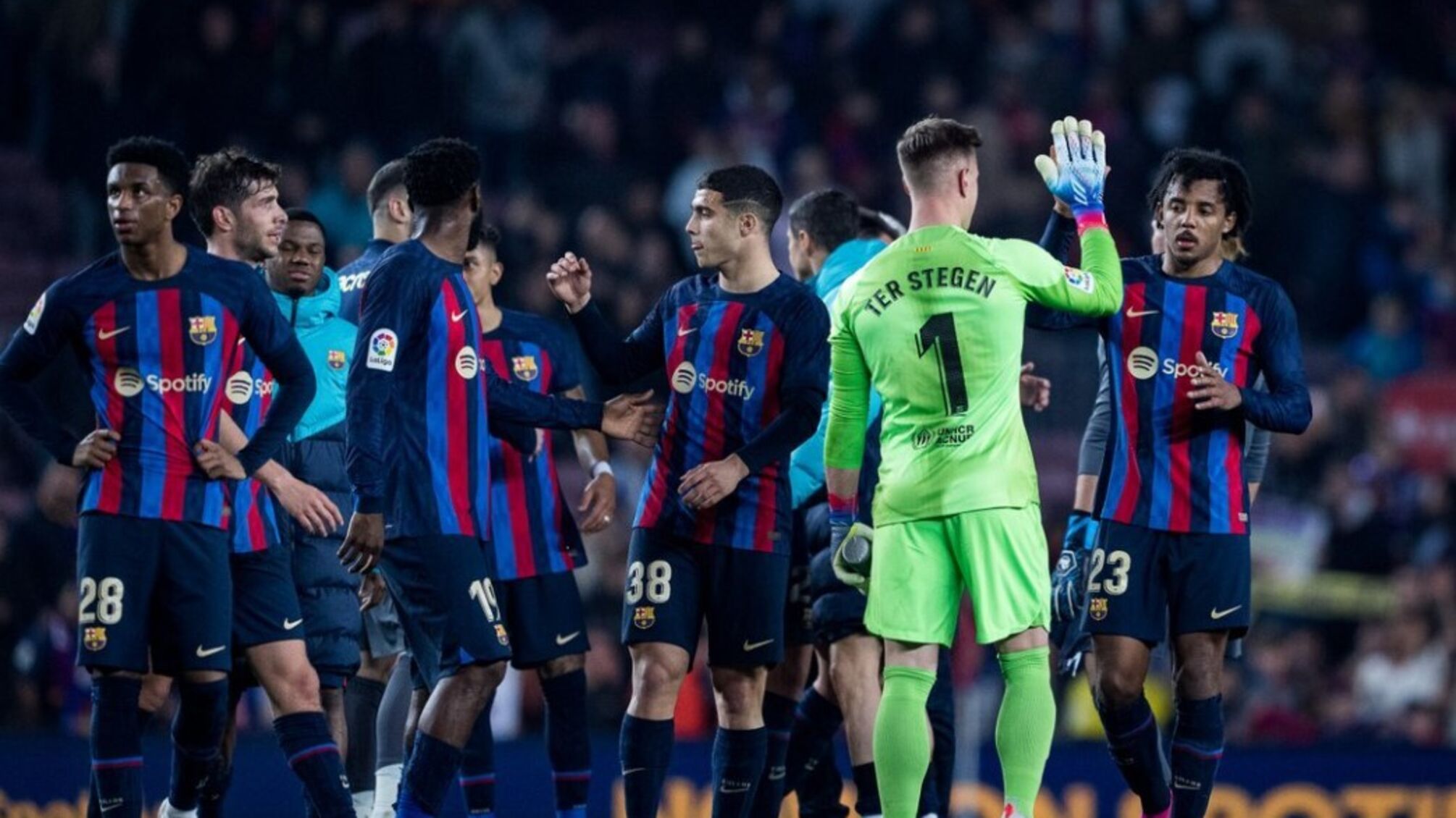 Игроки ФК 'Барселона' оскандалились обращением к российским болельщикам: киевские динамовцы достойно ответили