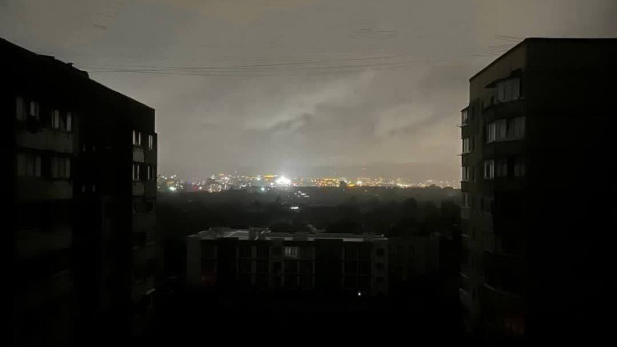 Окупований Сімферополь без світла: вночі на півострові прогриміли вибухи (фото, відео) 
