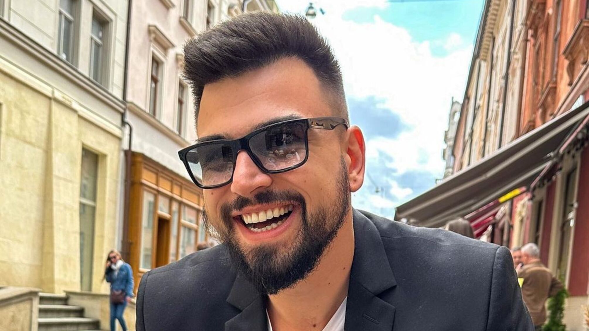 Ігор Пустовіт, блогер та співак