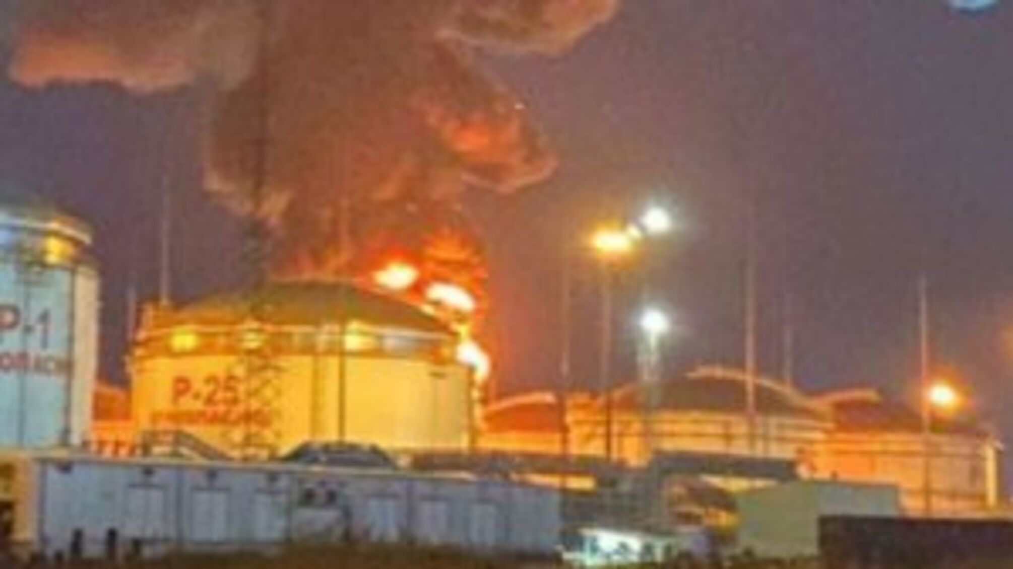 'Бавовна' в россии: нефтяные заводы в Краснодаре в третий раз подверглись атаке дронов (видео)