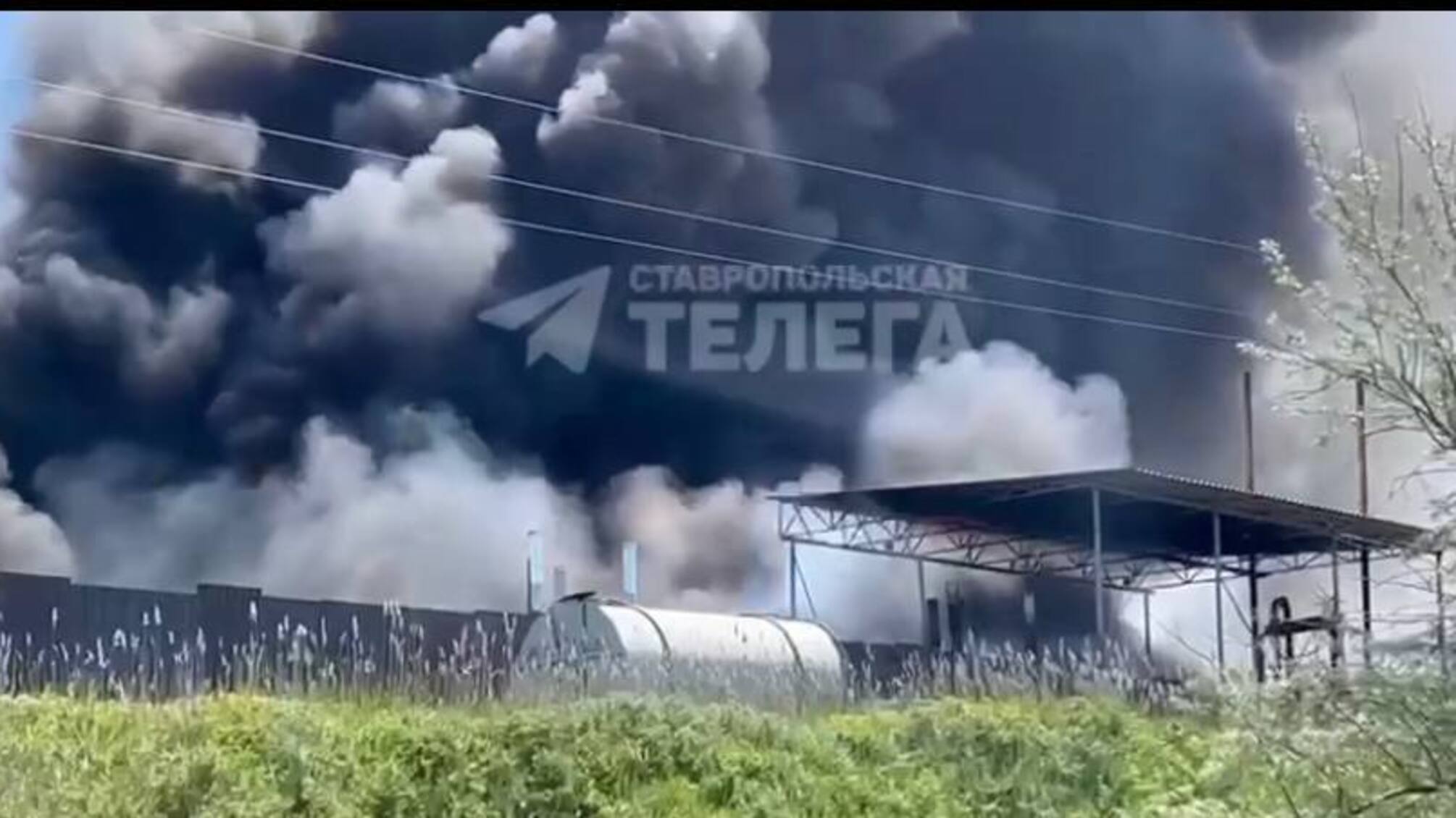 В росії чергова пожежа: у Ставрополі спалахнув склад паливно-мастильних матеріалів (відео)
