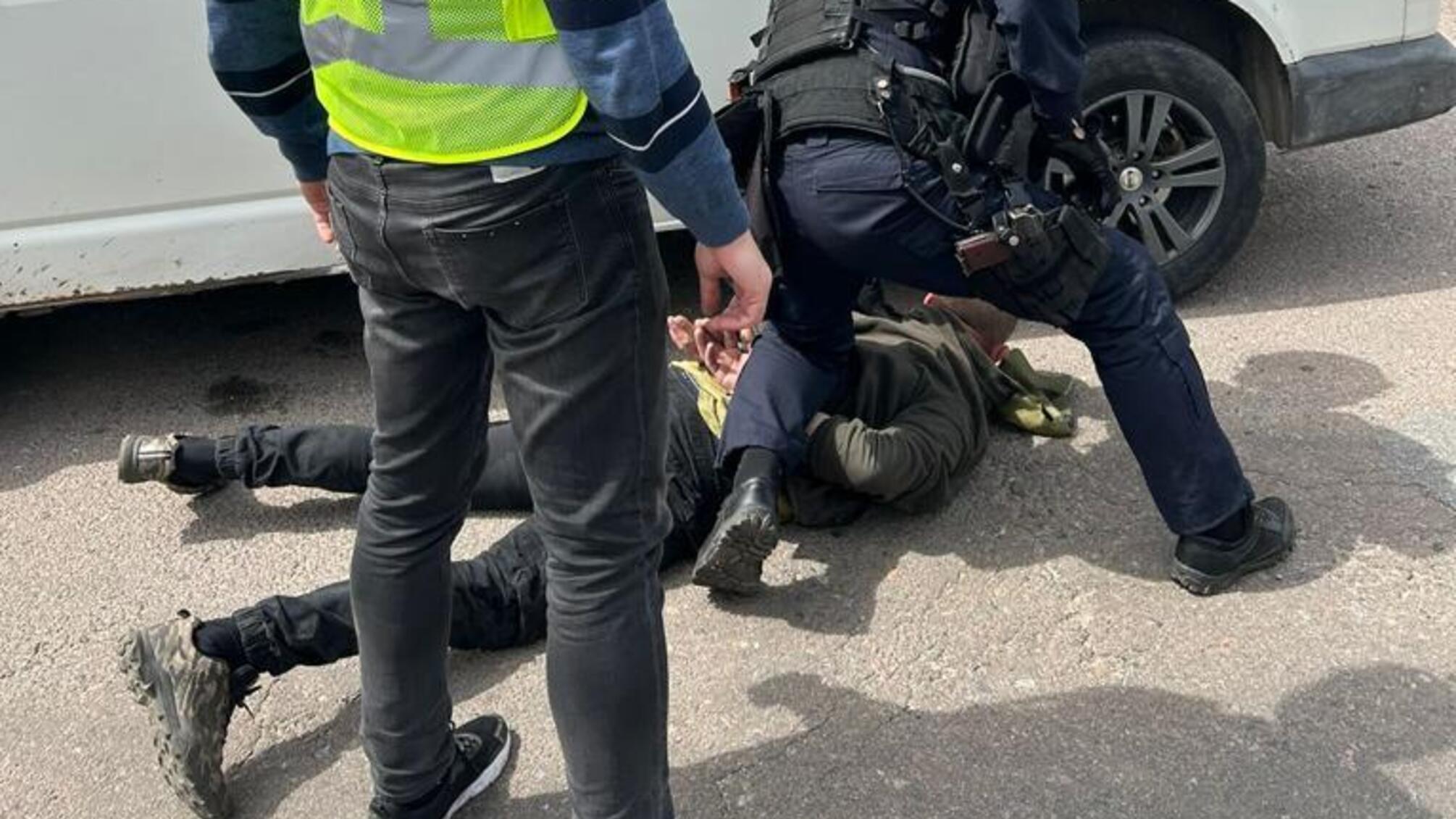 В Житомире задержаны двое мужчин, которые незаконно сбывали оружие