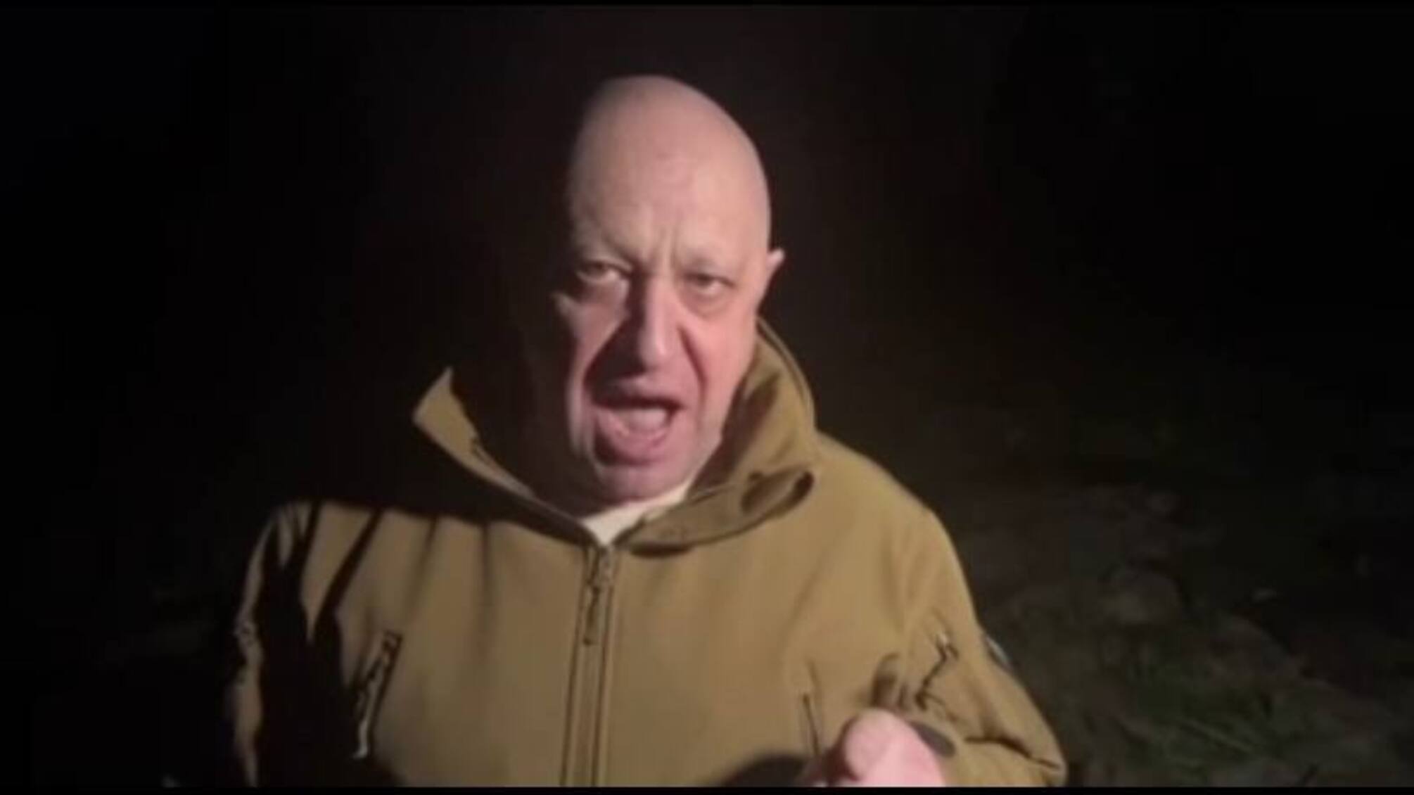 У Пригожина истерика: он записал видео на фоне убитых россиян и заявил о нехватке боеприпасов (видео)