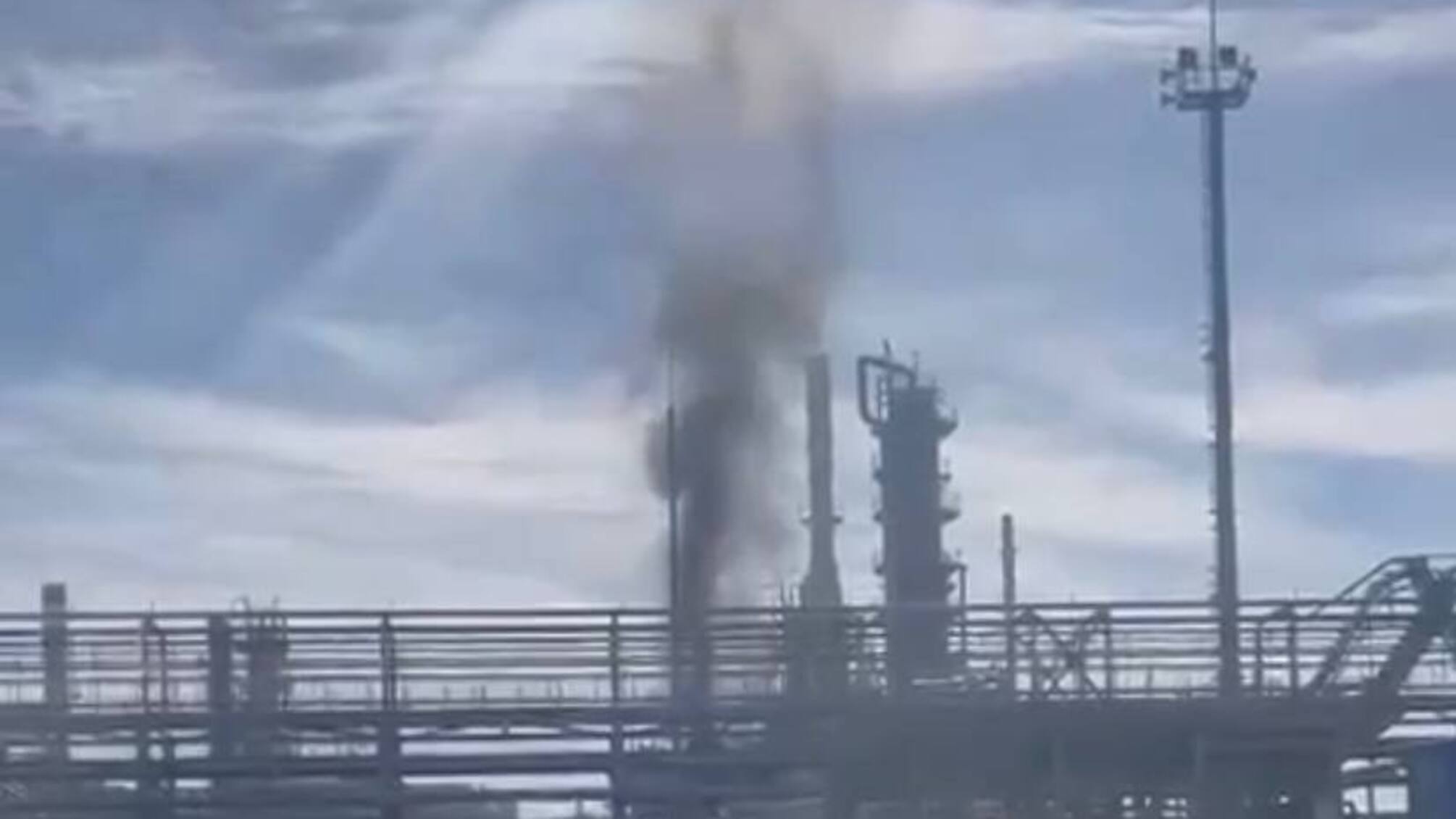 НПЗ 'Ильский' в Краснодарском крае в россии атаковали беспилотники