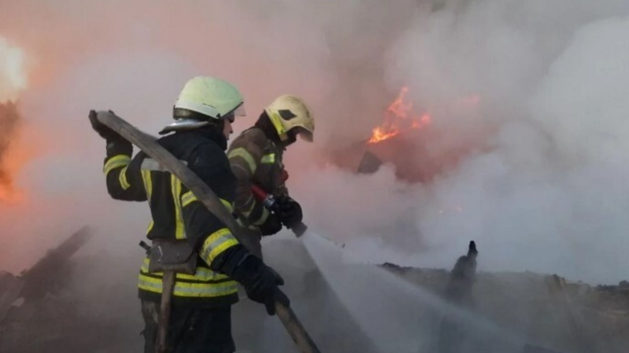 Есть жертвы ночной атаки Одессы: из-под завалов достали тело мужчины