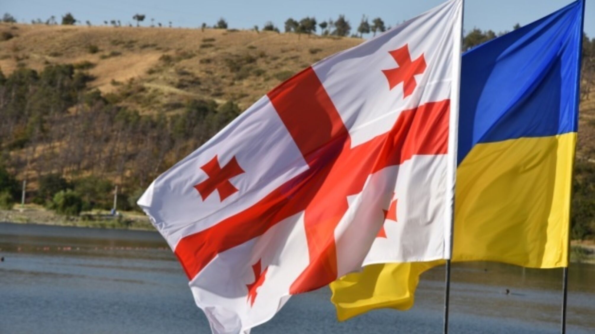 В Грузии мужчина сорвал украинский флаг