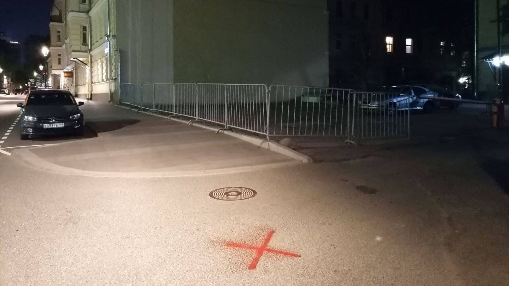 На улицах столицы россии Москвы начали появляться 'красные отметины'