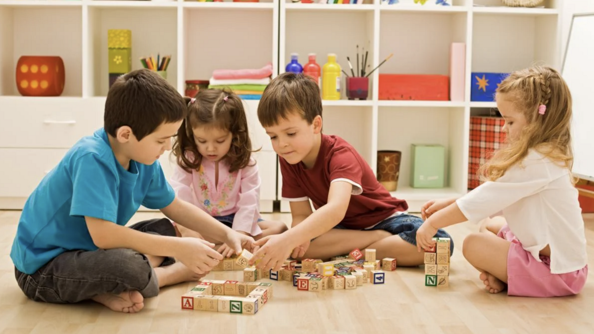 діти граються