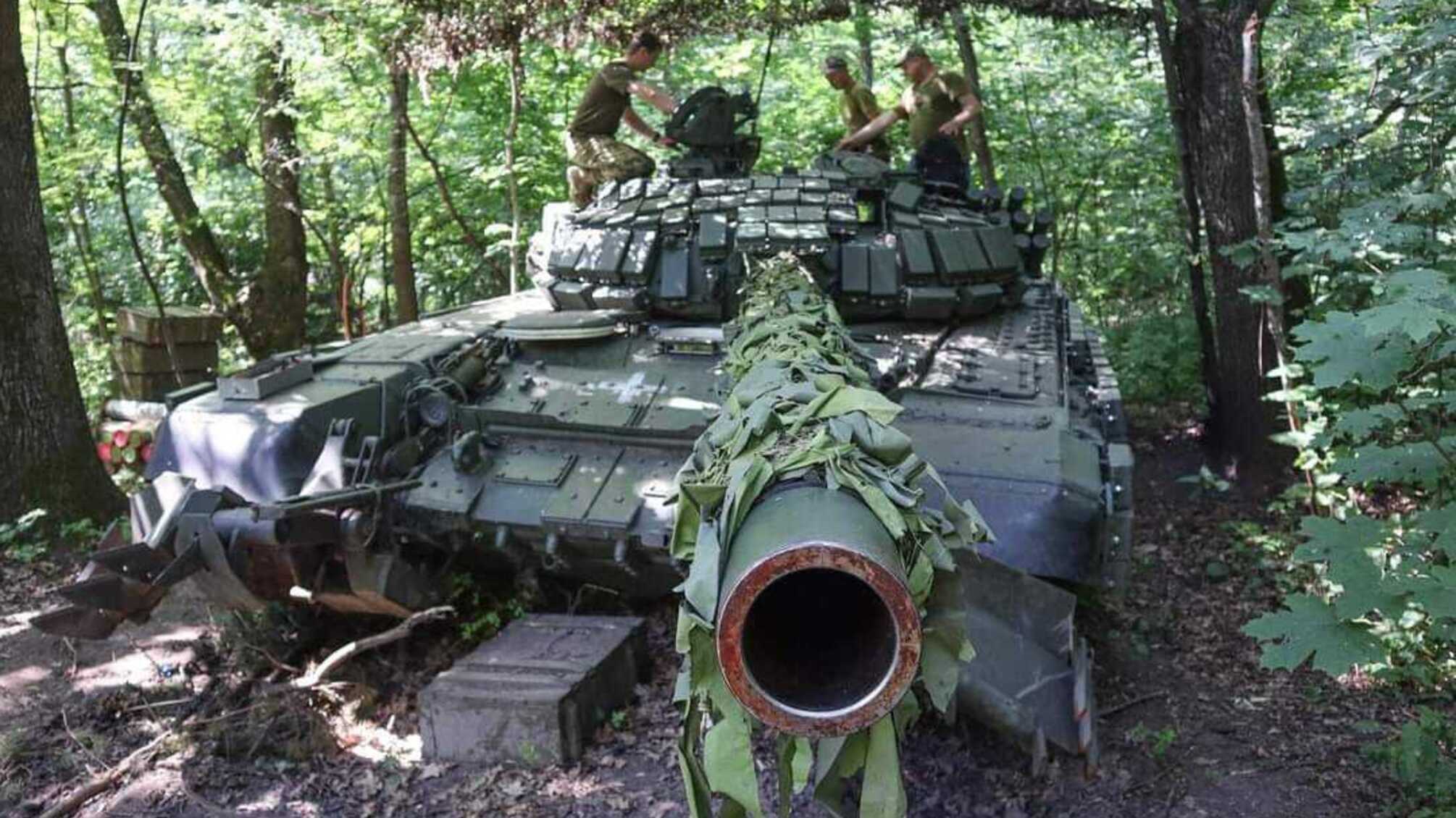 Танк ЗСУ десь на лінії фронту