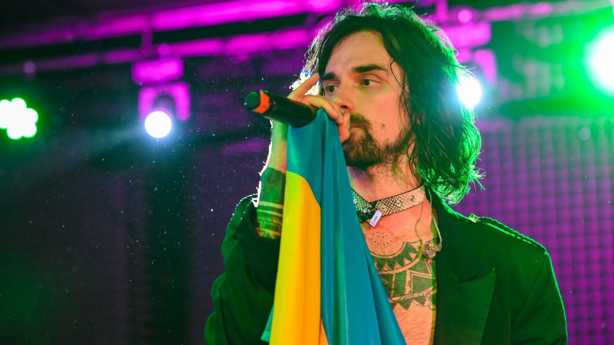 Соліст гурту Quest Pistols Антон Савлєпов