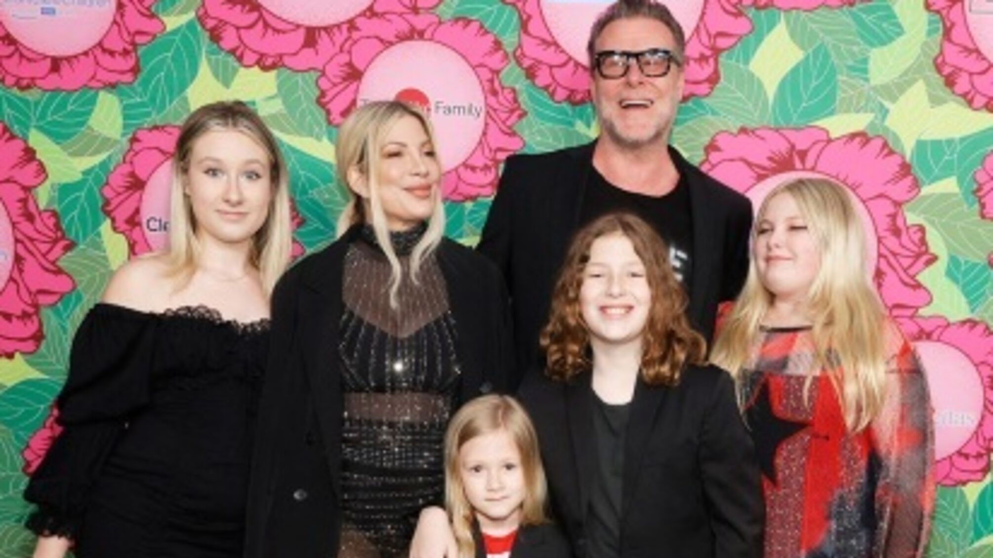 Зірка 'Беверлі-Хіллз' Торі Спелінг розлучається з чоловіком після 18 років шлюбу