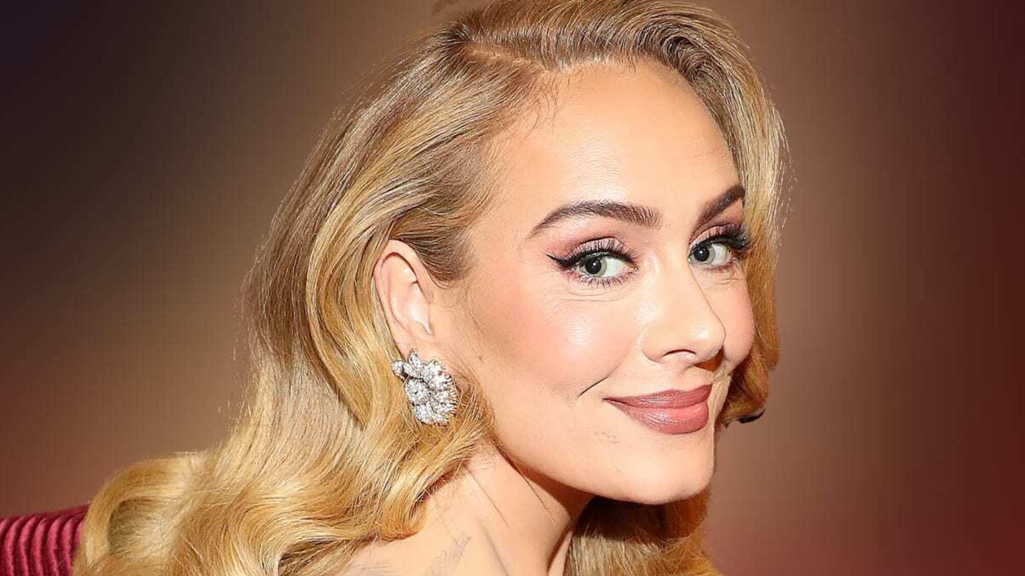 Певица Адель, исполняющая композиции в стиле соул и поп