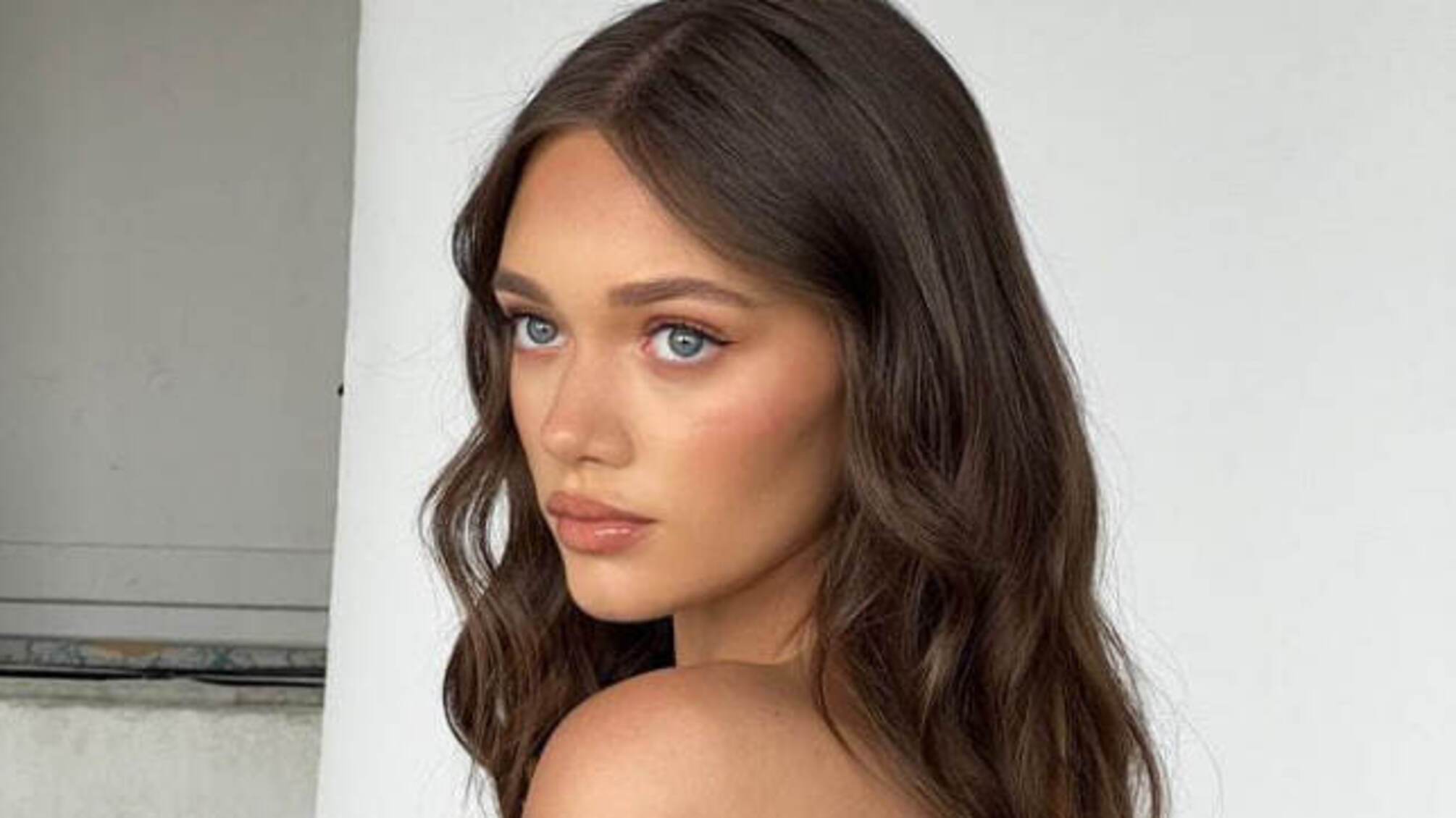 сестра певца Луи Томлинсона