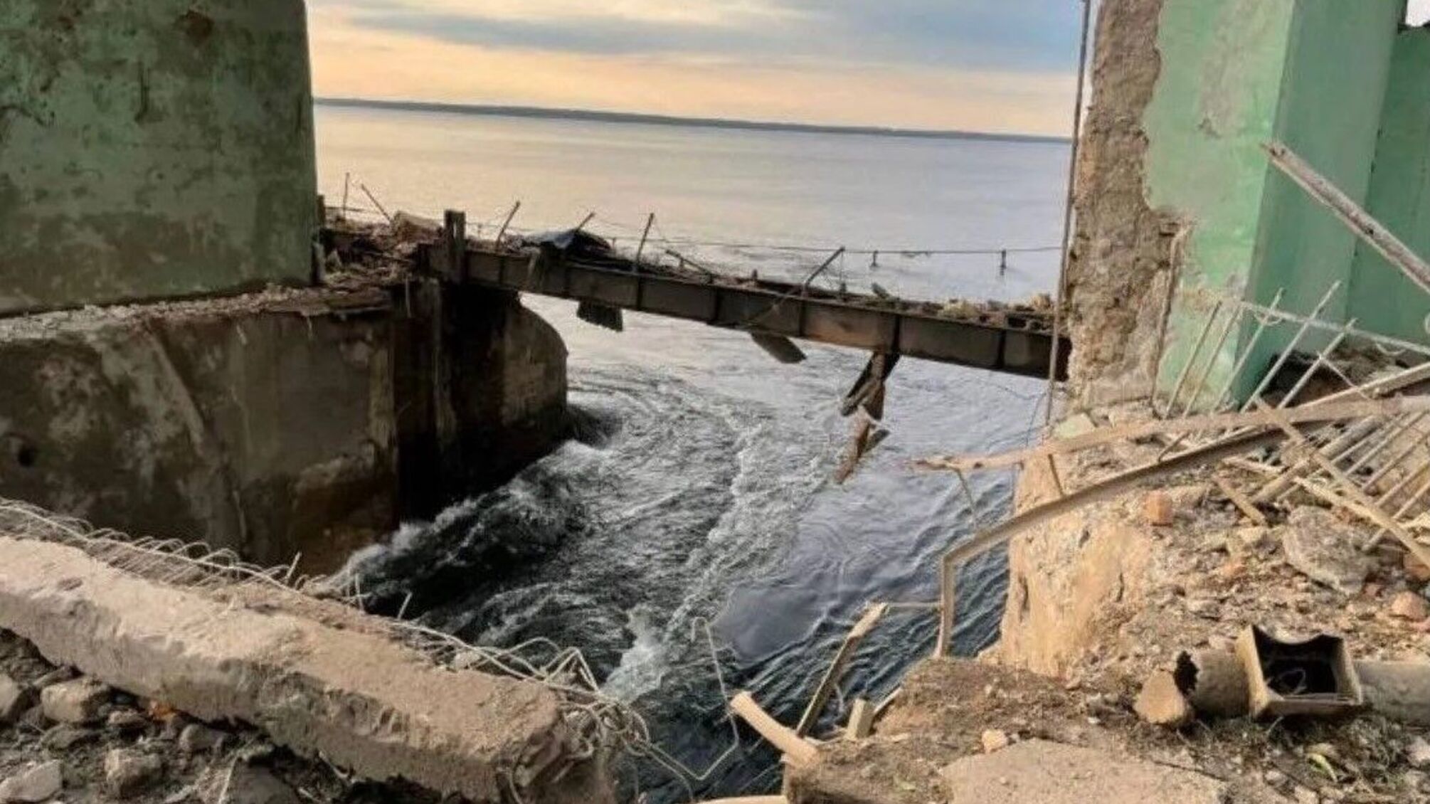 Наслідки ракетних ударів по греблі у Кривому Розі 14 вересня 2022 р