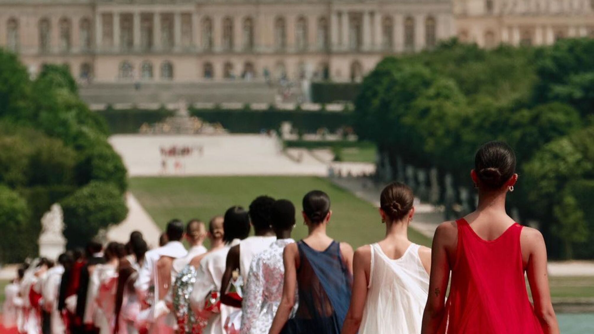 Показ Jacquemus Le Chouchou у Версалі