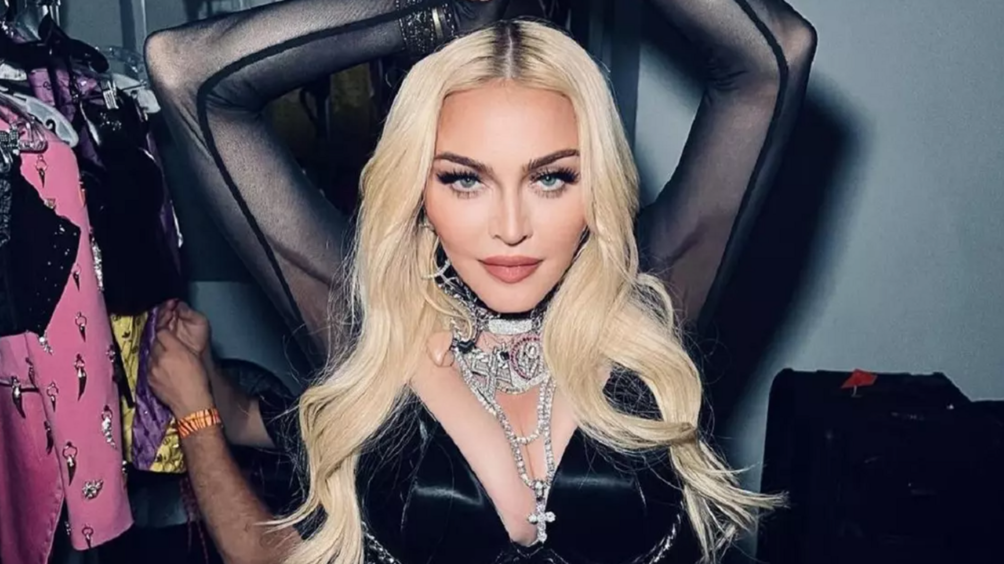 Певица Мадонна заболела бактериальной инфекцией и отменила концерты - Шоу-бизнес - StopCor