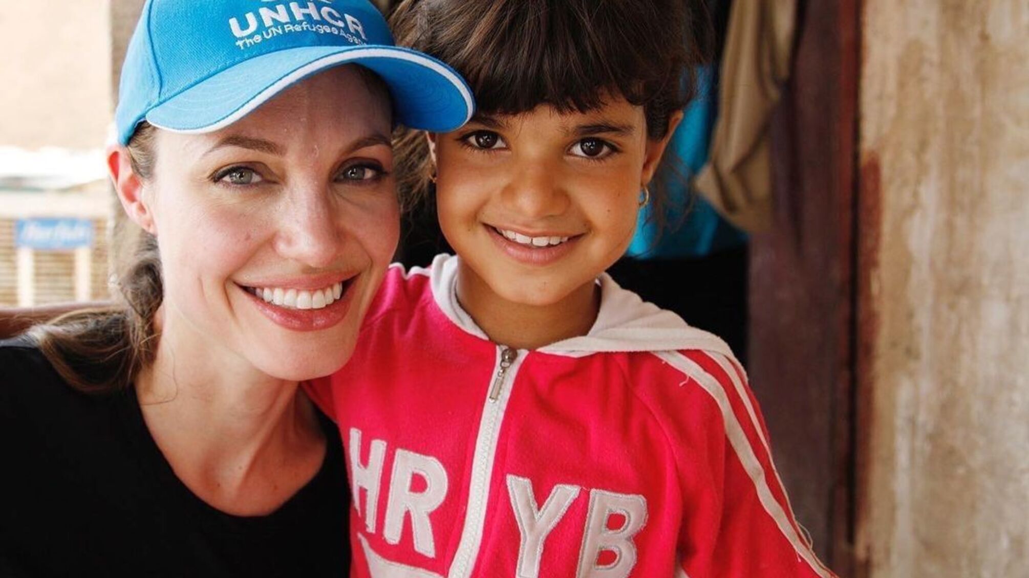 Анджелина Джоли опубликовала кадры из Украины (фото)