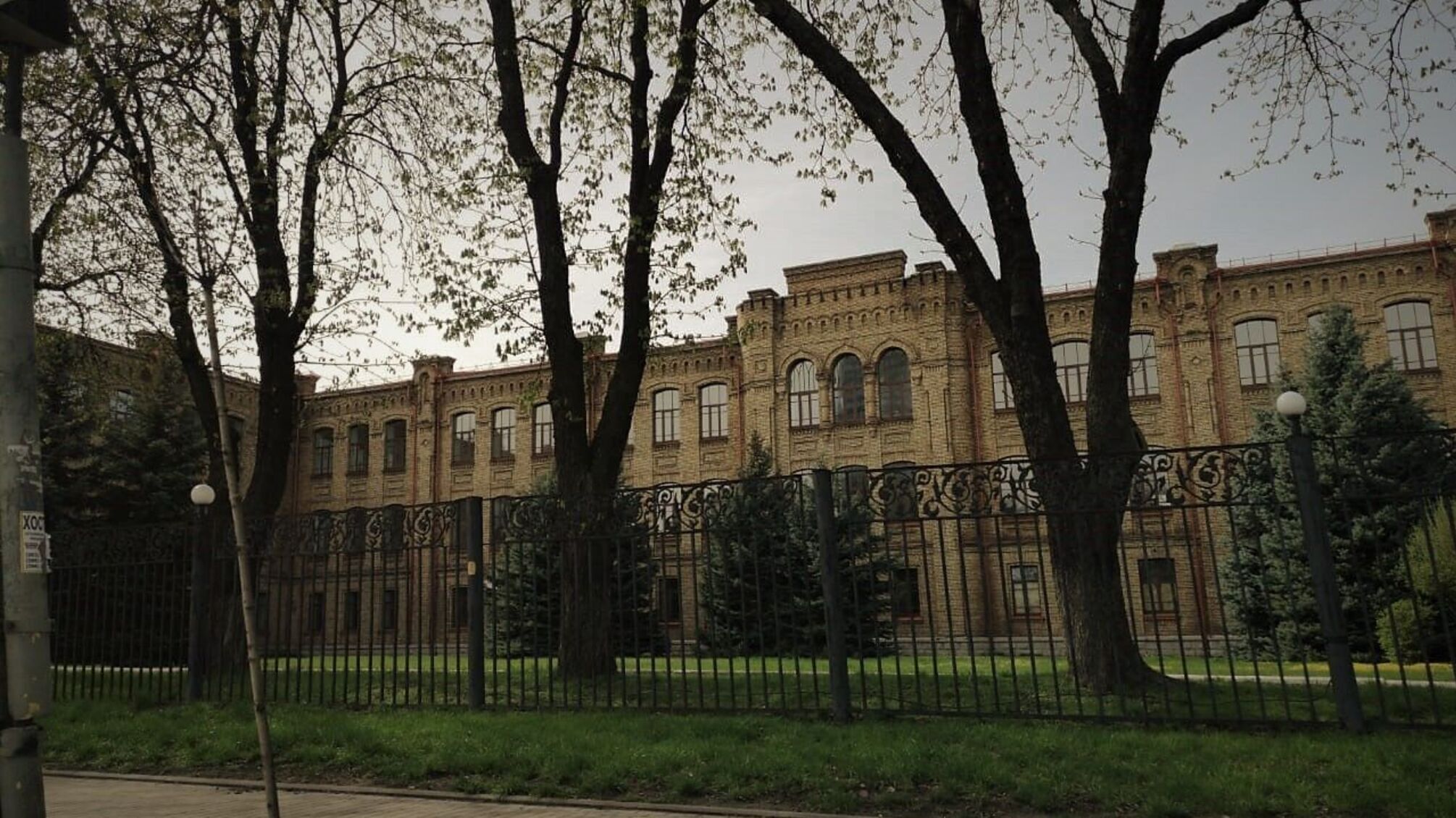 Кабмин рассмотрит возвращение Университету обороны 'анексированного' Януковичем военного городка, – Ермак