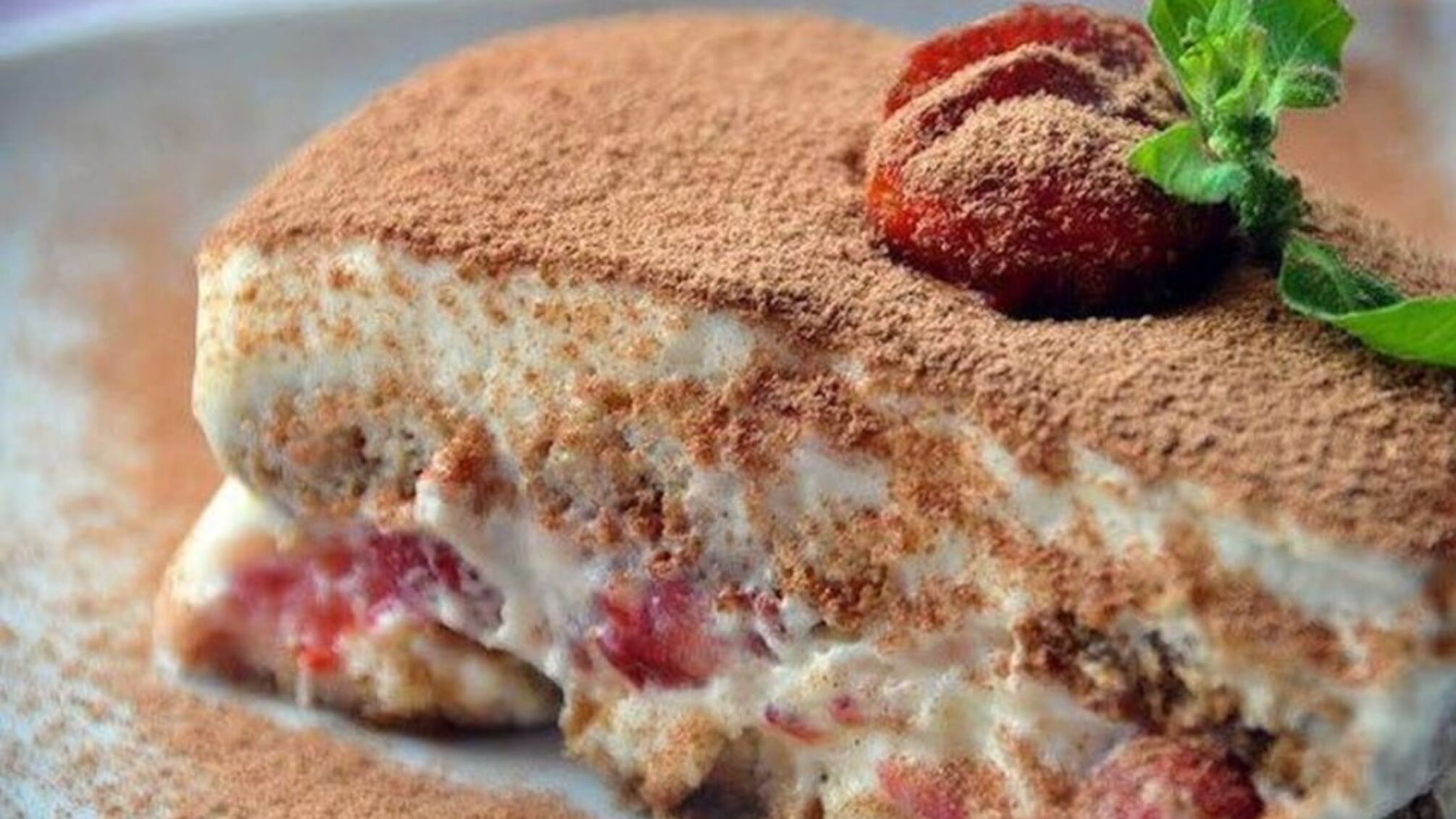 Полуничний тірамісу: швидкий рецепт із сезонними ягодами